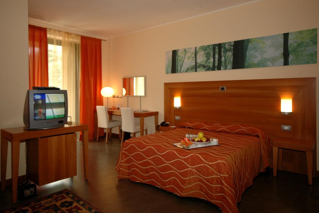 Hotel Langhe & Monferrato Костільйоле-д'Асті Екстер'єр фото