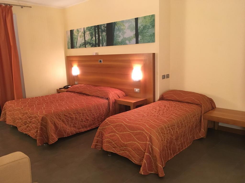 Hotel Langhe & Monferrato Костільйоле-д'Асті Екстер'єр фото