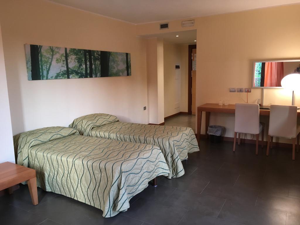 Hotel Langhe & Monferrato Костільйоле-д'Асті Екстер'єр фото