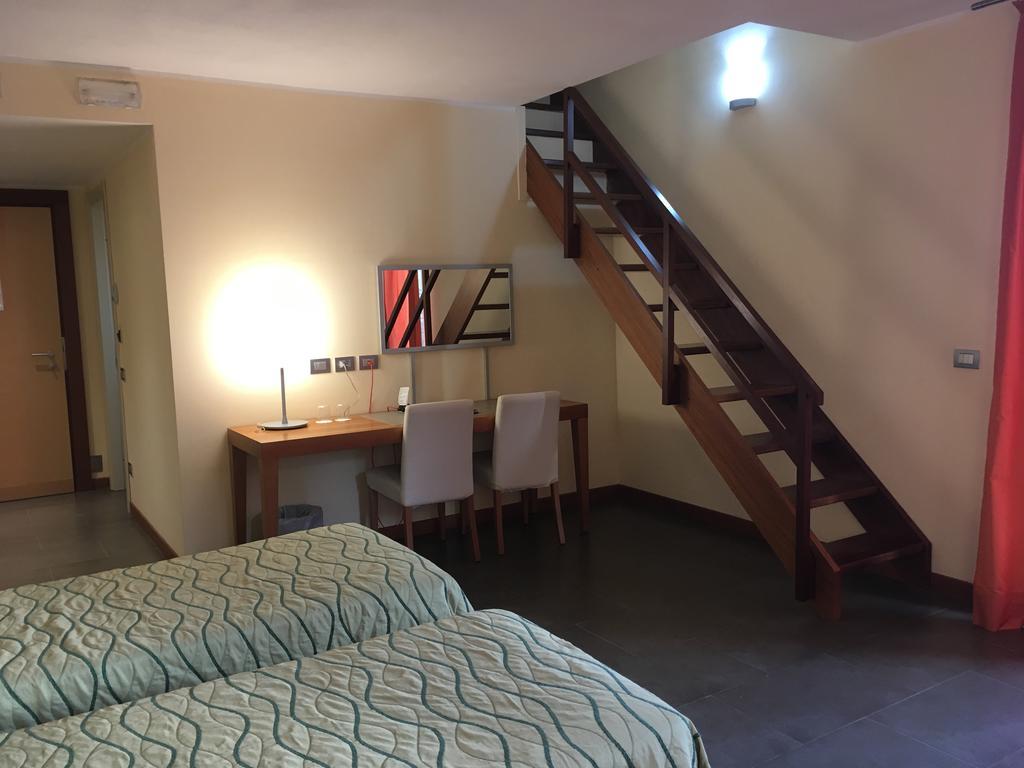 Hotel Langhe & Monferrato Костільйоле-д'Асті Екстер'єр фото